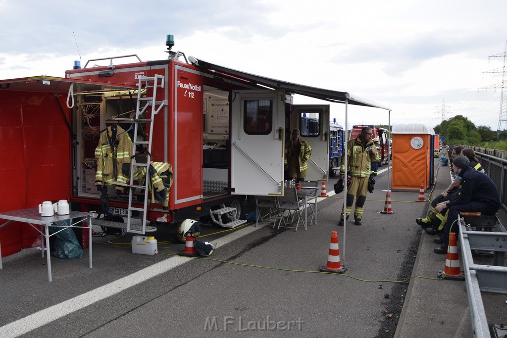 VU Gefahrgut LKW umgestuerzt A 4 Rich Koeln Hoehe AS Gummersbach P078.JPG - Miklos Laubert